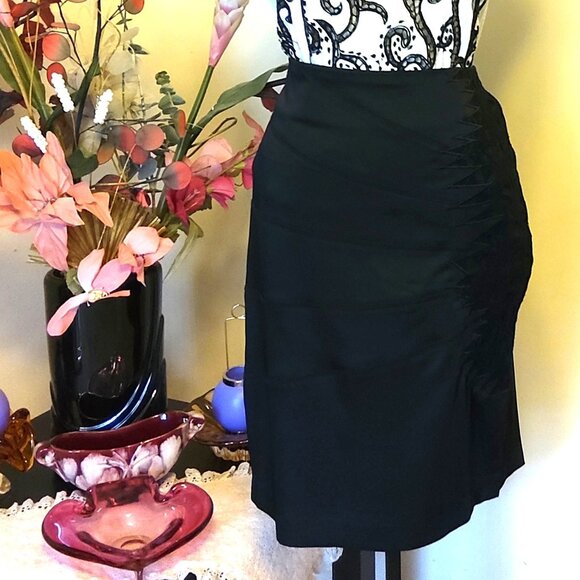 NWOT INFINITIF Well Tailored High-Quality Black Lace Embroidered Lined Skirt 38 - Picture 1 of 9